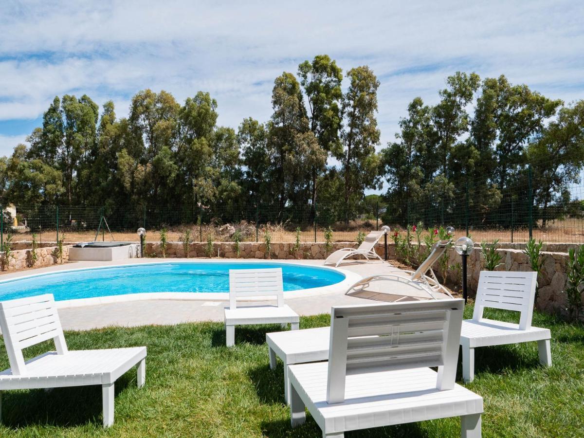 Villetta Con Piscina Budoni Affitti Spiaggia 700 Mt Екстериор снимка
